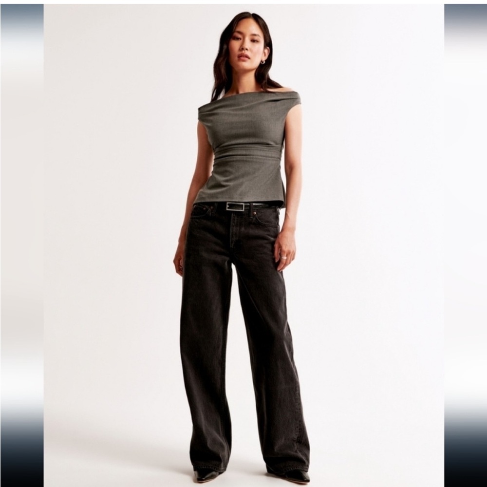 ABERCROMBIE & FITCH Ultra Loose Low Rise Jean In Washed Black. Size 24Short NWT